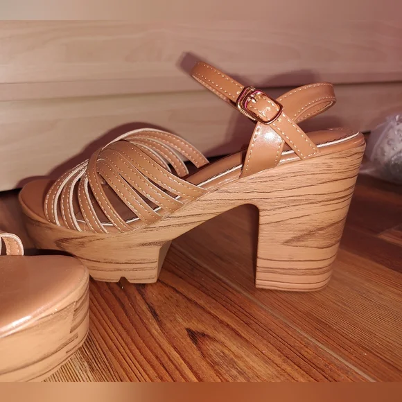 Elegant Tan Brown Platform Sandals - Picture 5 of 7